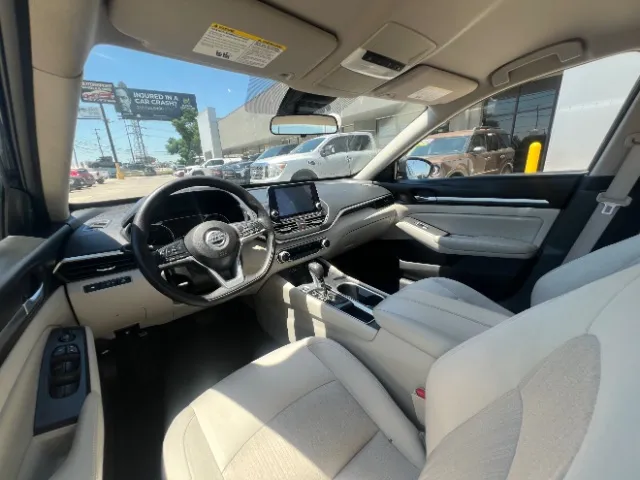Nissan Altima photo 28