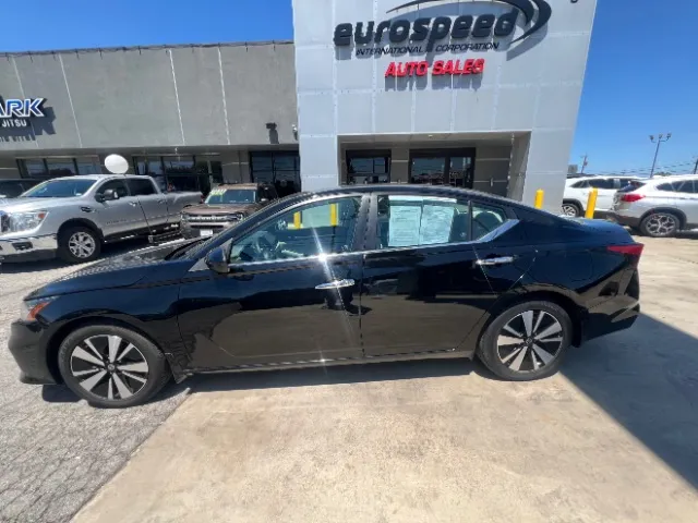 Nissan Altima photo 9