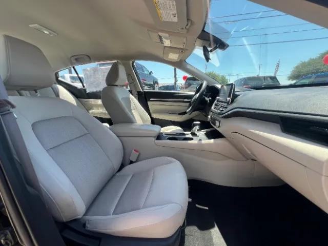 Nissan Altima photo 16