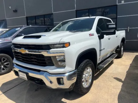 White 2024 Chevrolet Silverado 2500HD 4WD Crew Cab Standard Bed LT for sale in San Antonio, TX