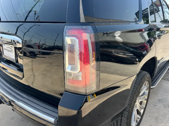 GMC Yukon photo 11
