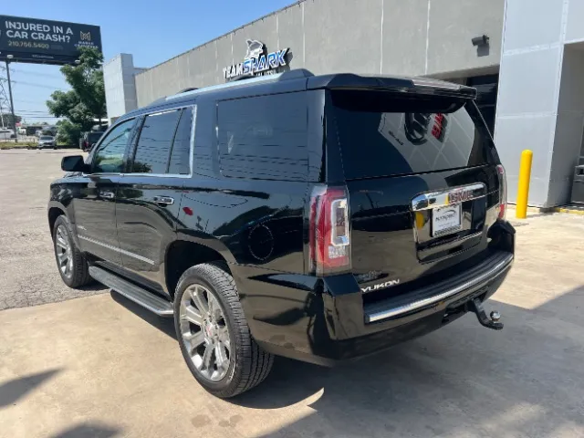 GMC Yukon photo 8