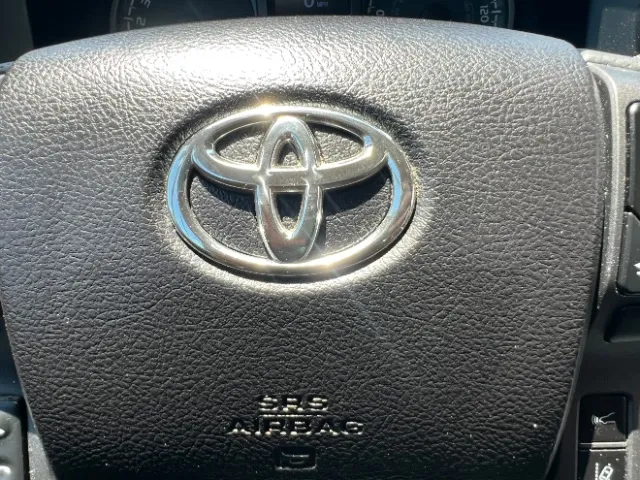 Toyota Tacoma photo 24