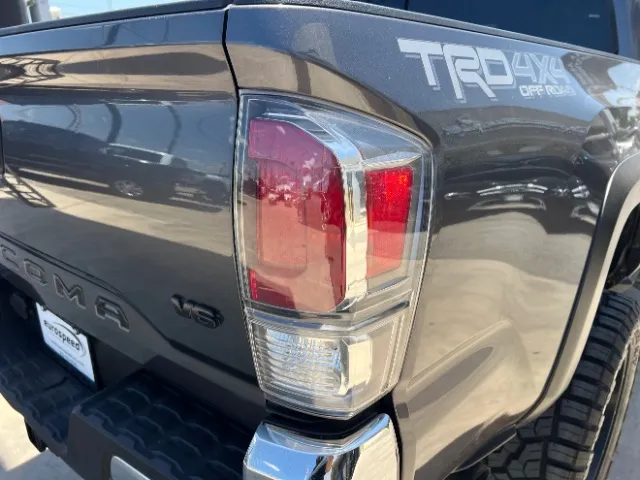 Toyota Tacoma photo 16