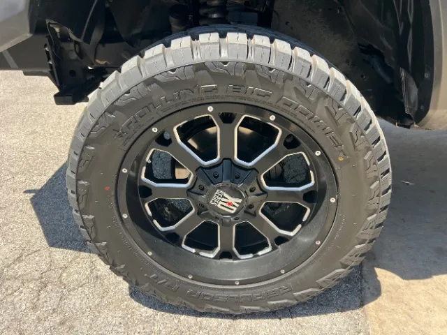 Toyota Tacoma photo 8