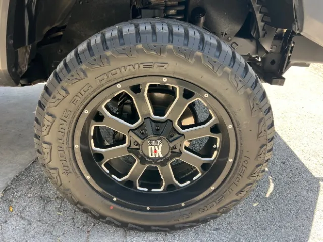 Toyota Tacoma photo 11