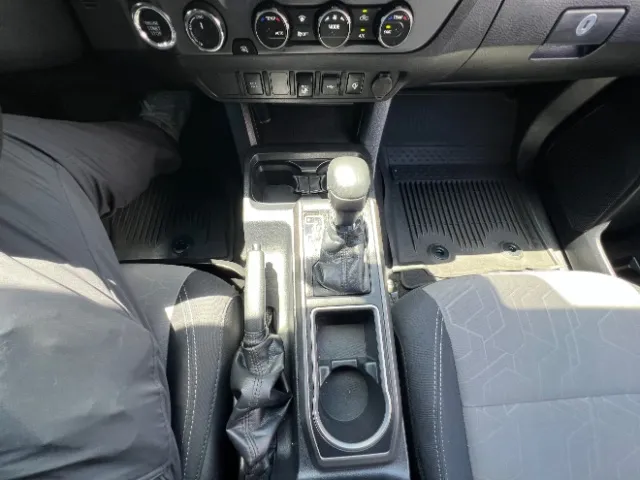 Toyota Tacoma photo 26