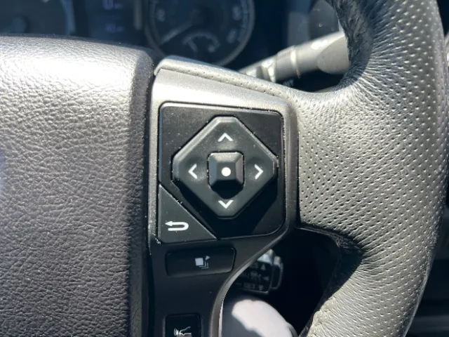 Toyota Tacoma photo 25