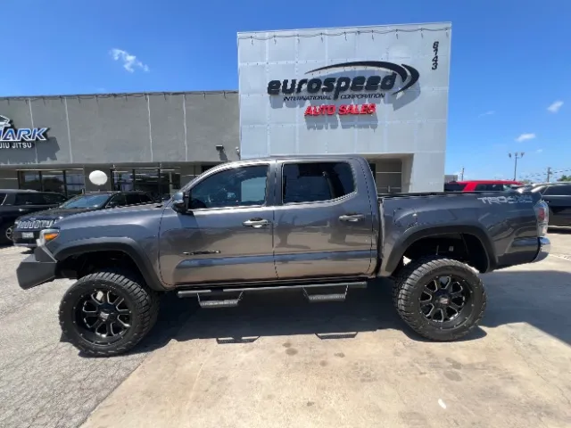 Toyota Tacoma photo 9