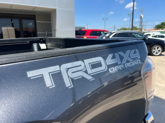 Toyota Tacoma photo 13