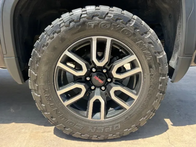 GMC Sierra photo 12