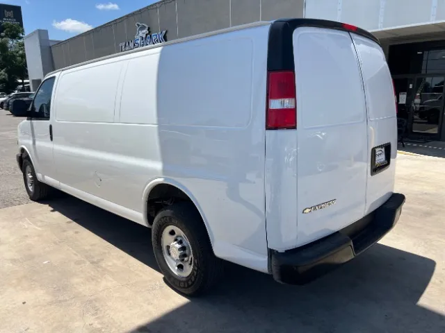 Chevrolet Express photo 8