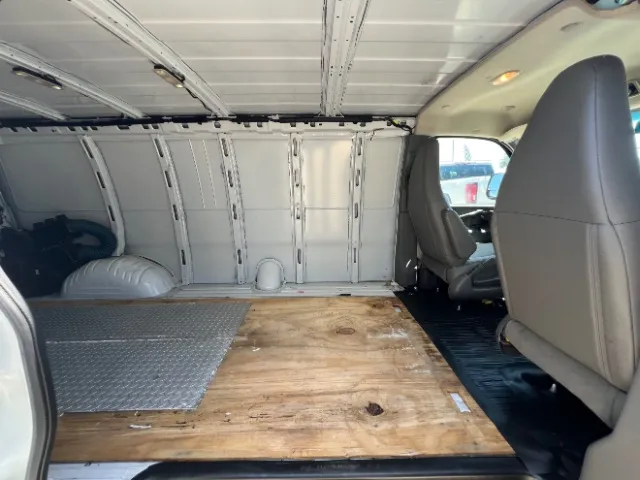 Chevrolet Express photo 13
