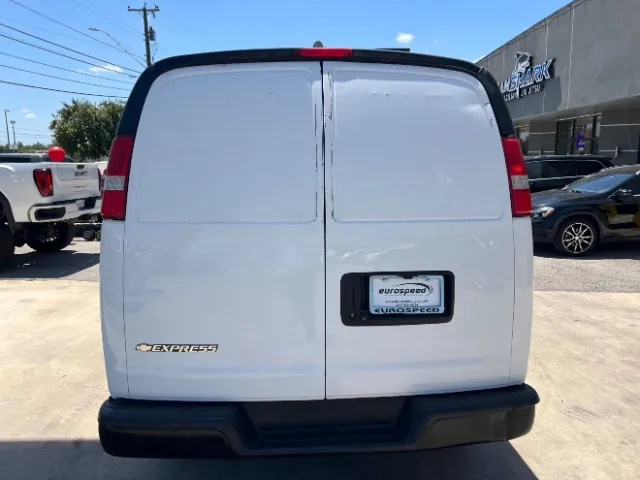 Chevrolet Express photo 9