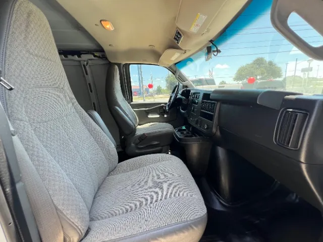 Chevrolet Express photo 11