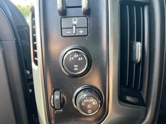 Chevrolet Silverado photo 24