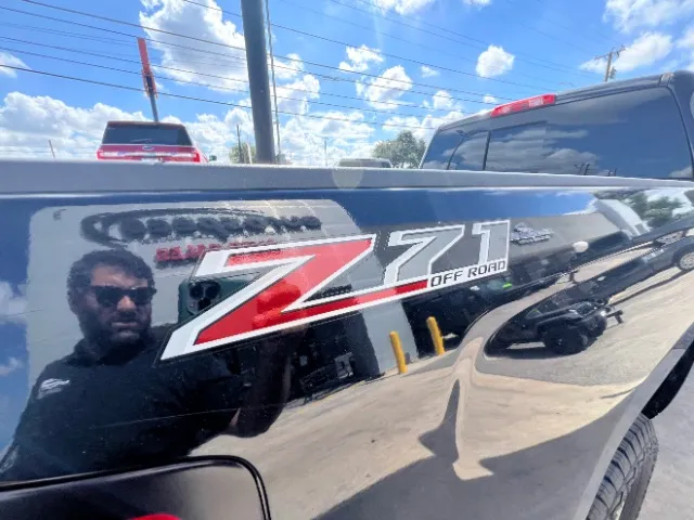 Chevrolet Silverado photo 17