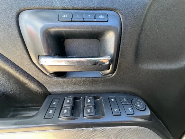 Chevrolet Silverado photo 22