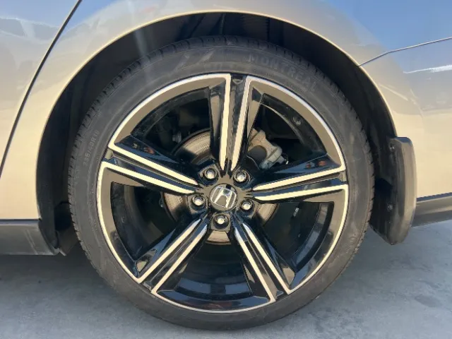 Honda Accord photo 10