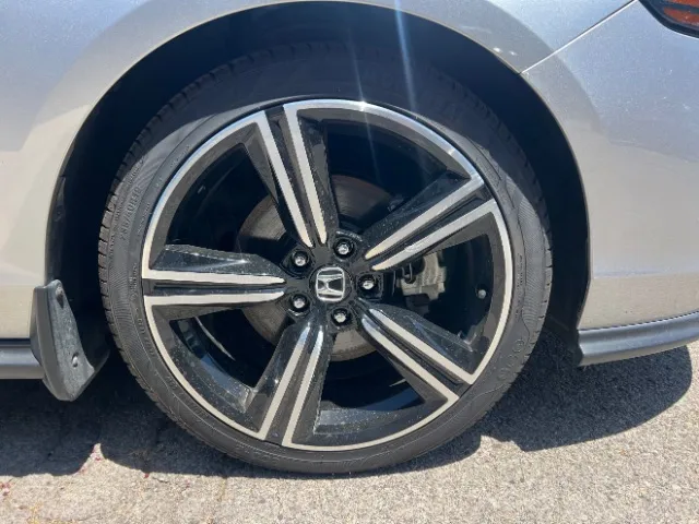 Honda Accord photo 12