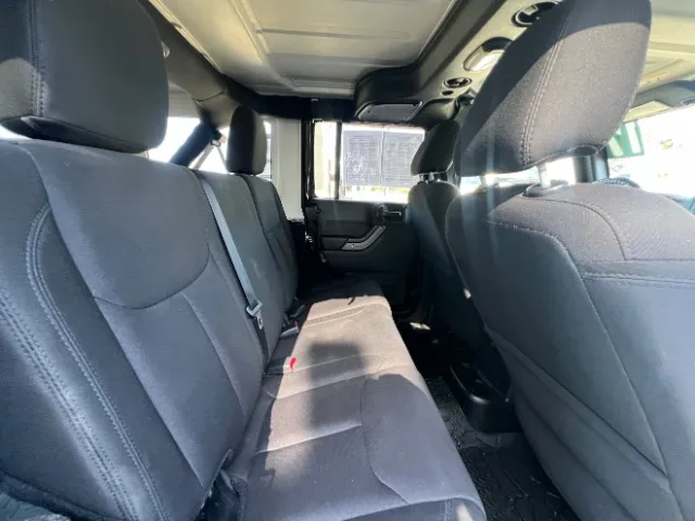 Jeep Wrangler photo 16