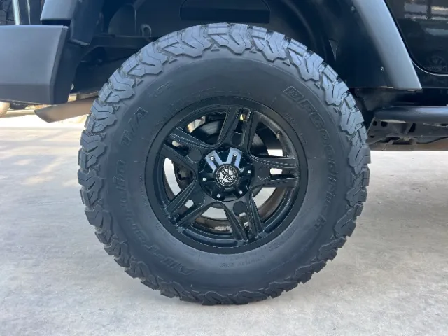 Jeep Wrangler photo 14