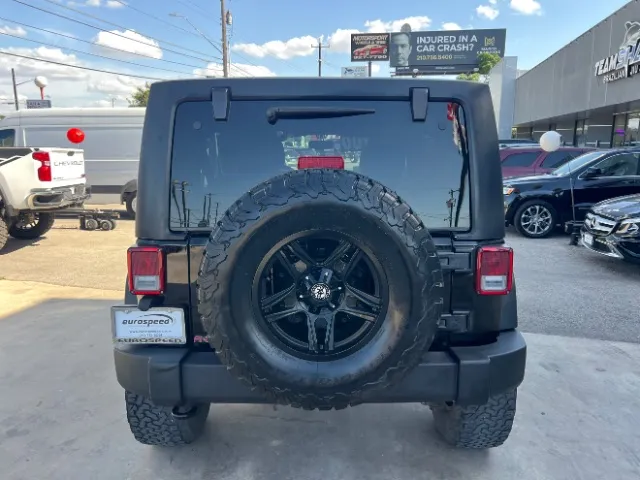 Jeep Wrangler photo 8
