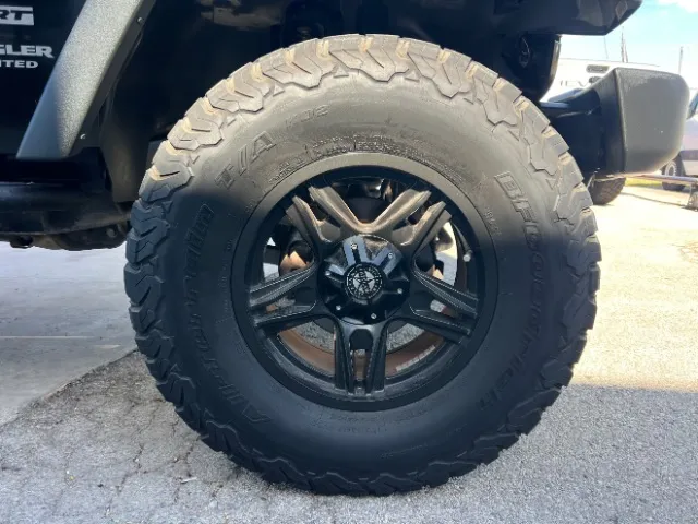 Jeep Wrangler photo 10