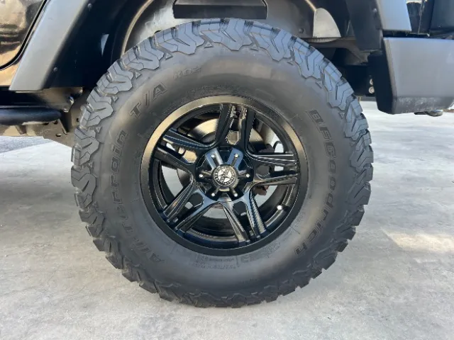 Jeep Wrangler photo 12