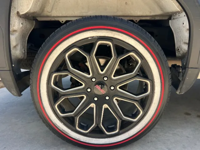 GMC Sierra photo 18