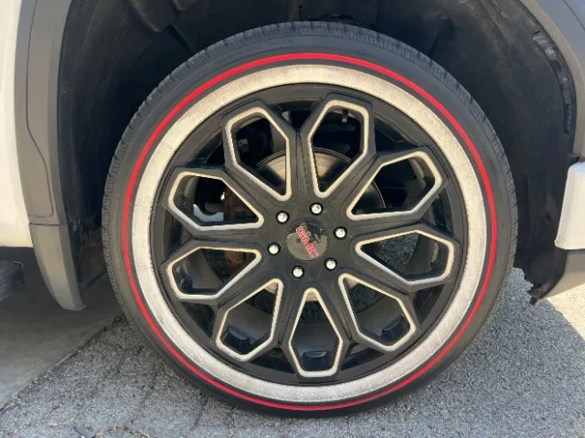 GMC Sierra photo 12