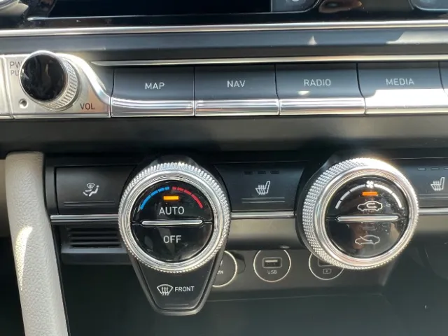 Genesis G70 photo 30