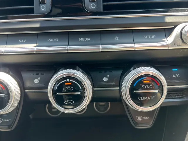 Genesis G70 photo 33