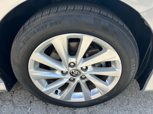Toyota Camry photo 10