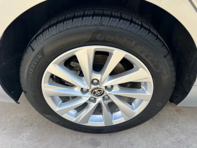 Toyota Camry photo 11