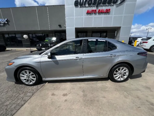 Toyota Camry photo 9