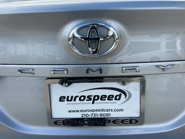 Toyota Camry photo 12