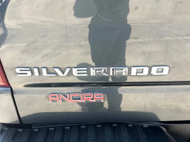 Chevrolet Silverado photo 17