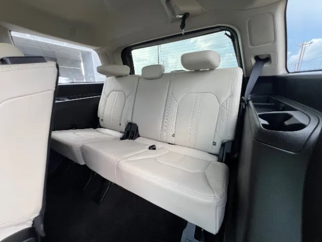 Ford Expedition photo 22