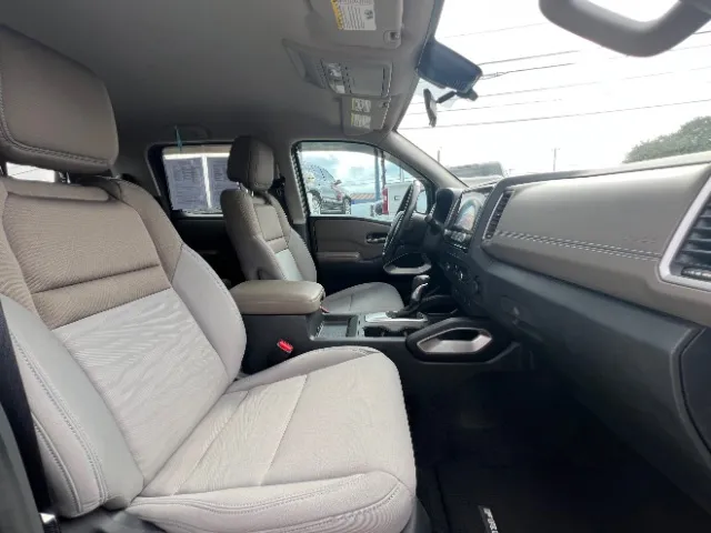 Nissan Frontier photo 13