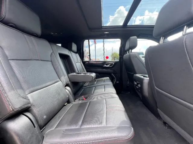 Chevrolet Suburban photo 18