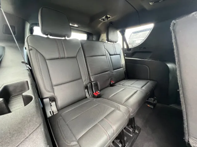 Chevrolet Suburban photo 17