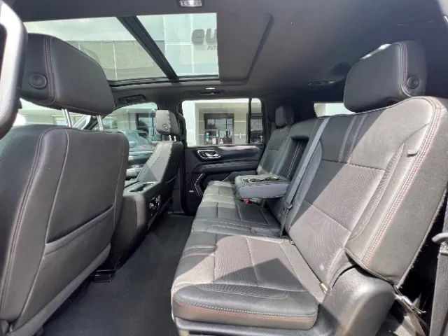 Chevrolet Suburban photo 21