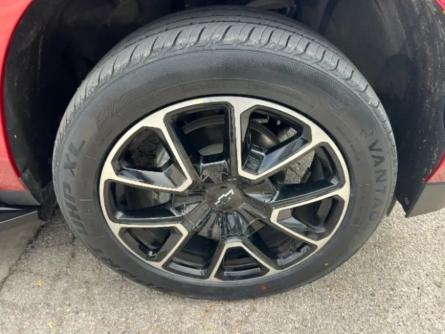 Chevrolet Suburban photo 11