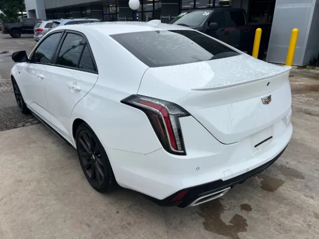 Cadillac CT4 photo 8