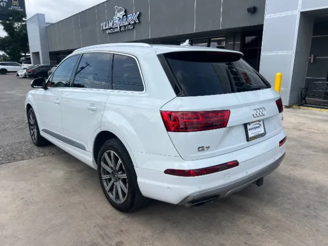 Audi Q7 photo 8