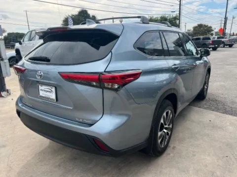 More photos of 2021 Toyota Highlander XLE at Eurospeed International Corp, TX