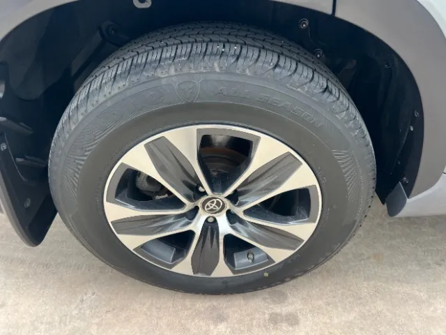 Toyota Highlander photo 12