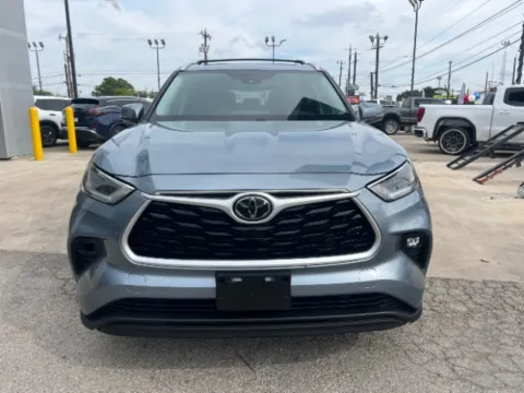 Another view of 2021 Toyota Highlander XLE for sale in San Antonio, TX at Eurospeed International Corp