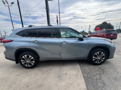 More photos of 2021 Toyota Highlander XLE at Eurospeed International Corp, TX